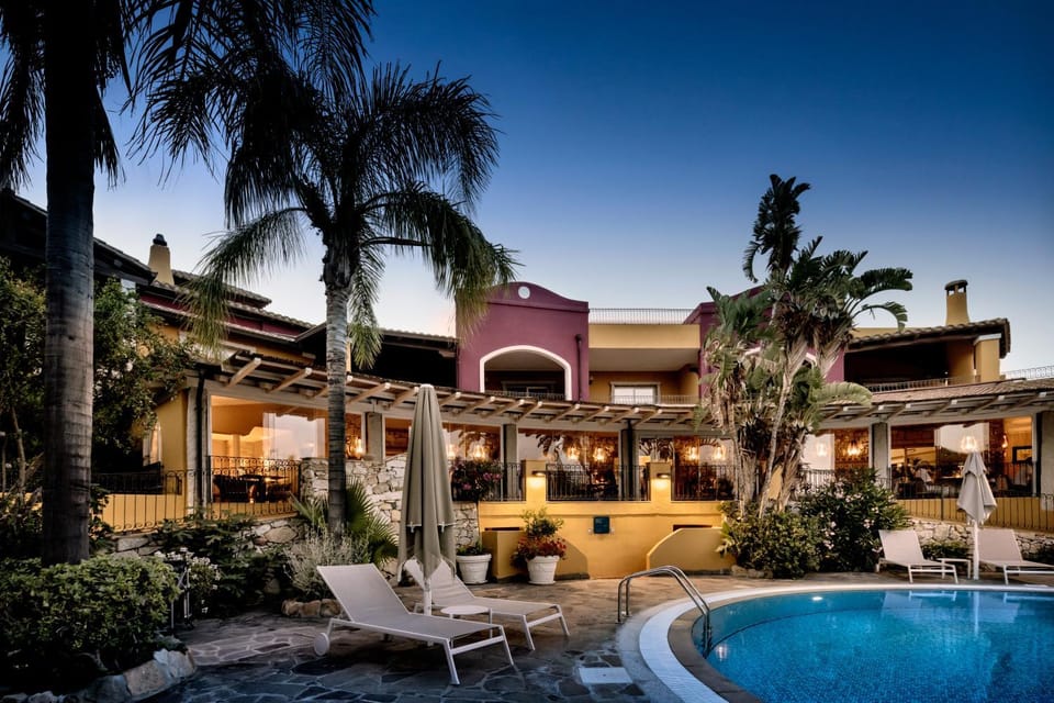 Property building, Restaurant/places to eat, Swimming pool