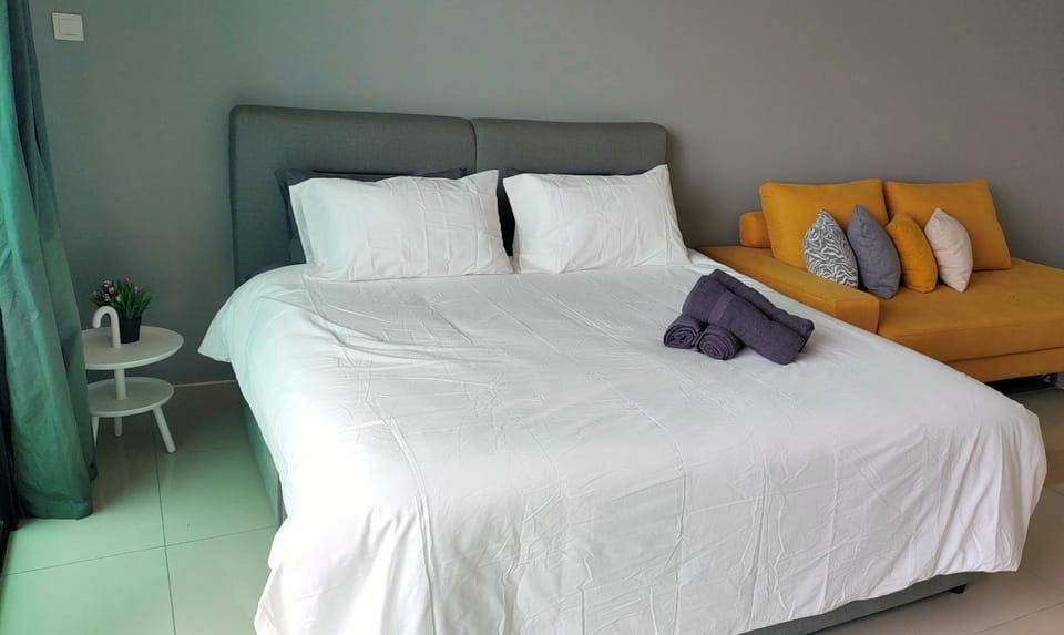 Bed, Bedroom, towels
