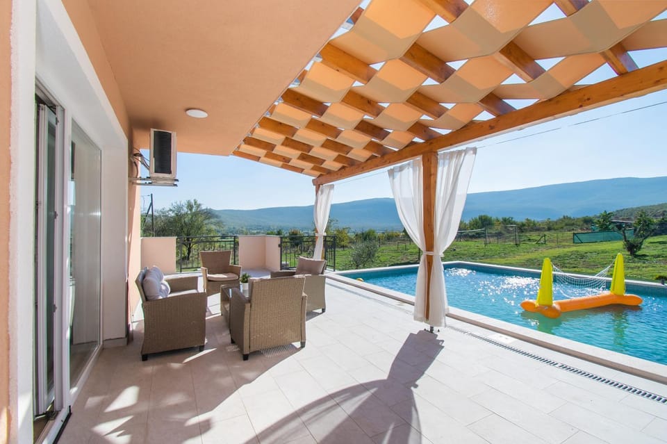 Balcony/Terrace, Swimming pool