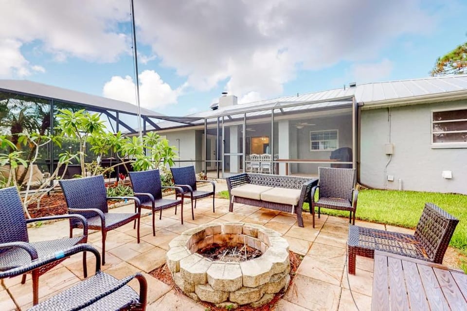 Rock 'N Reel - Riverfront Retreat House in Bonita Springs