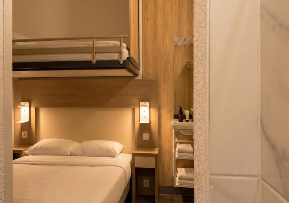 Bed, Photo of the whole room, Bedroom, bunk bed, towels