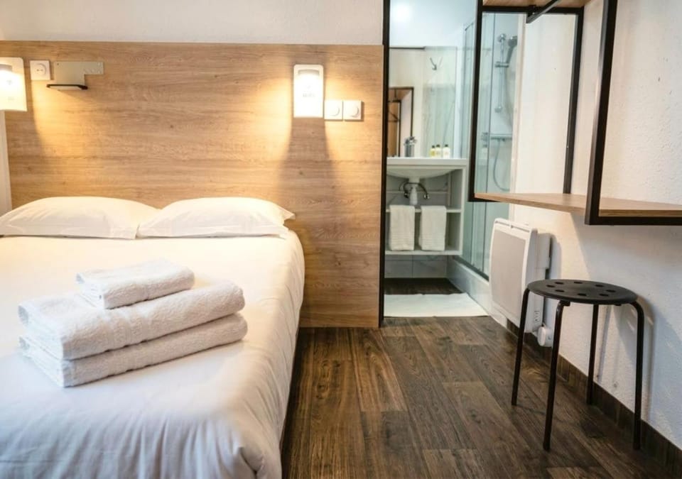 Toilet, Bed, Bathroom, Bedroom