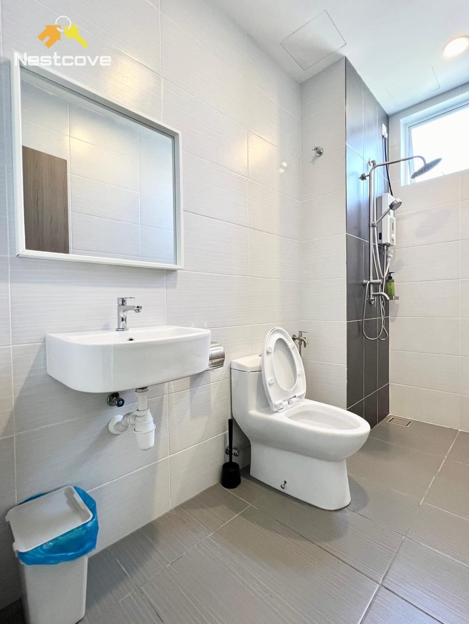 Shower, Toilet, Bathroom, bidet, towels