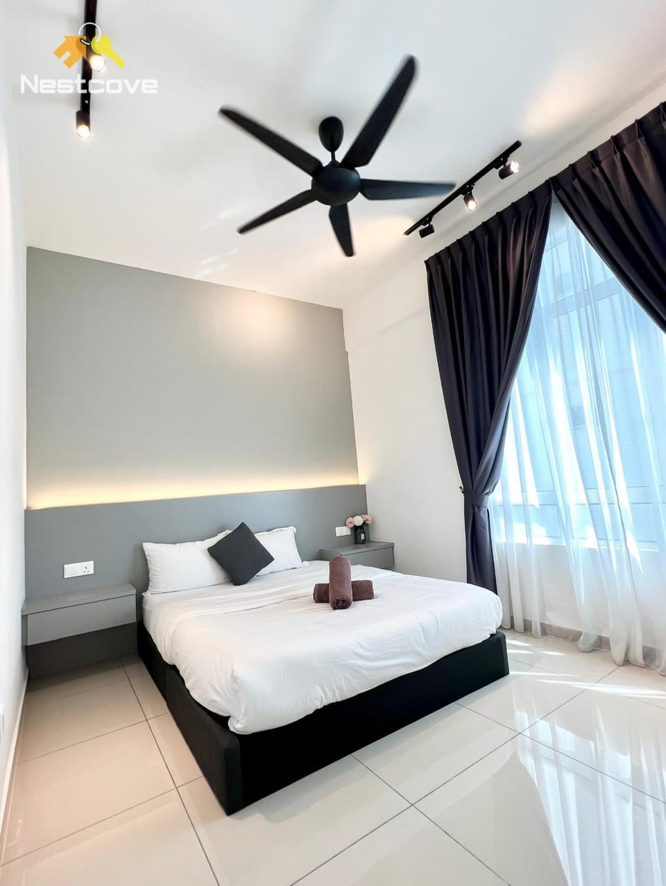 Bed, Photo of the whole room, Bedroom, fireplace