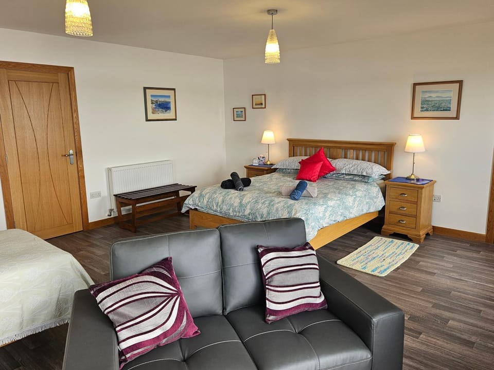 Bed, Seating area, Bedroom