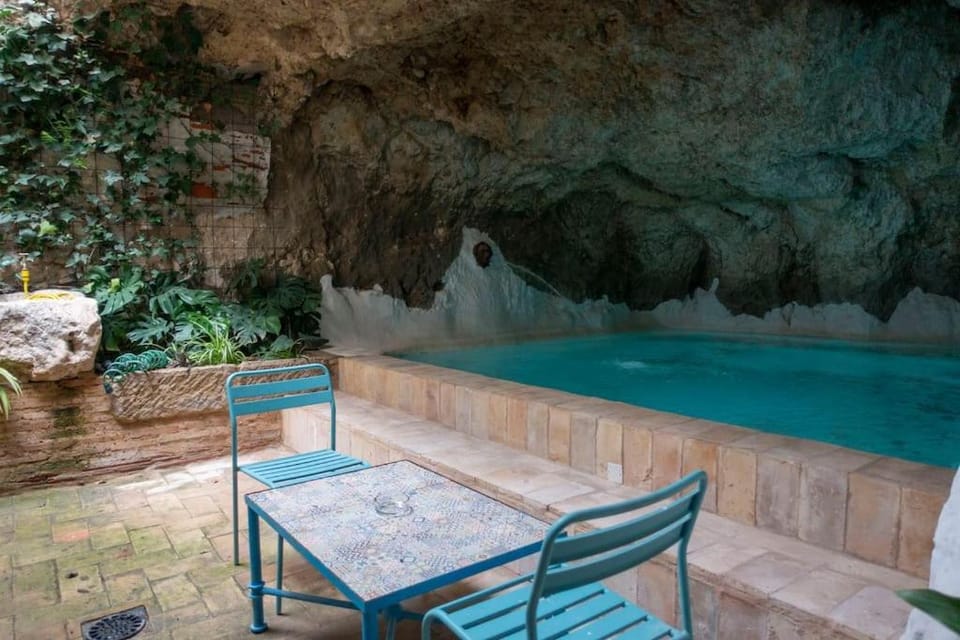 Swimming pool, Swimming pool