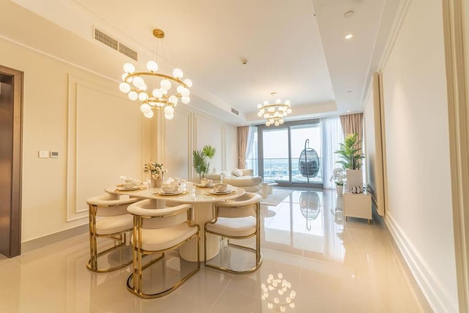 Luxury 3BR with Burj Khalifa Views, Pool, Gym, and Free Parking Apartment in Dubai