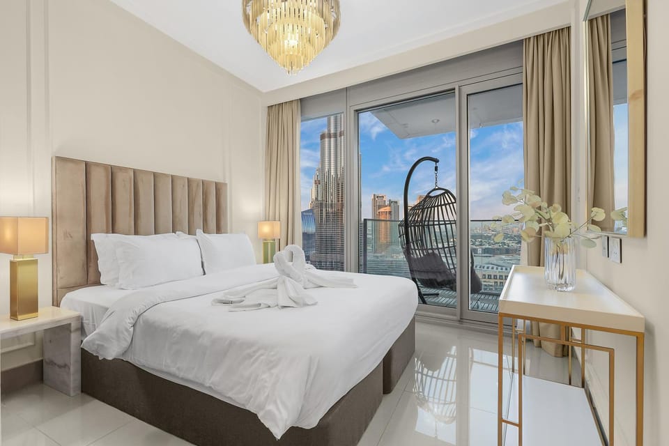 Luxury 3BR with Burj Khalifa Views, Pool, Gym, and Free Parking Apartment in Dubai