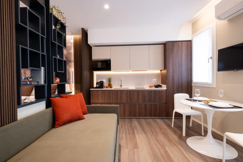 TV and multimedia, Kitchen or kitchenette, Living room, Dining area