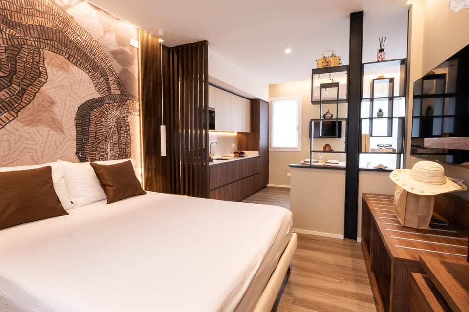 Bed, TV and multimedia, Kitchen or kitchenette, Living room, Photo of the whole room, Bedroom