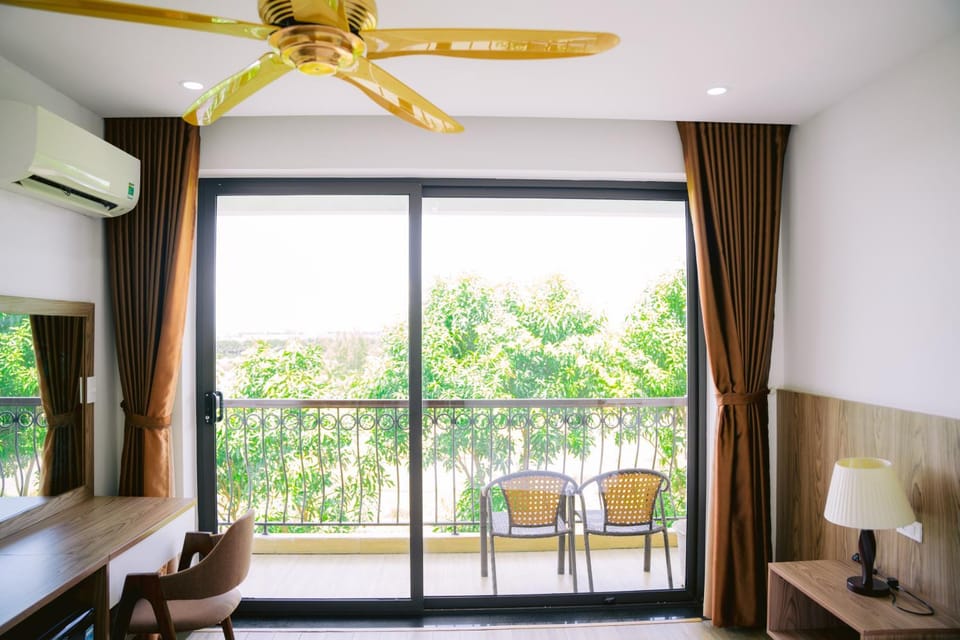 View (from property/room), Balcony/Terrace, Seating area