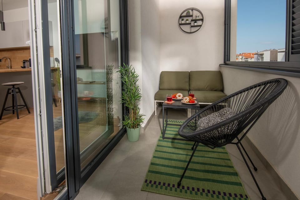 Balcony/Terrace, Living room, Seating area, Dining area
