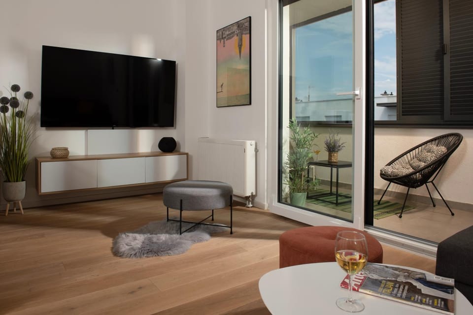 TV and multimedia, Balcony/Terrace, Living room