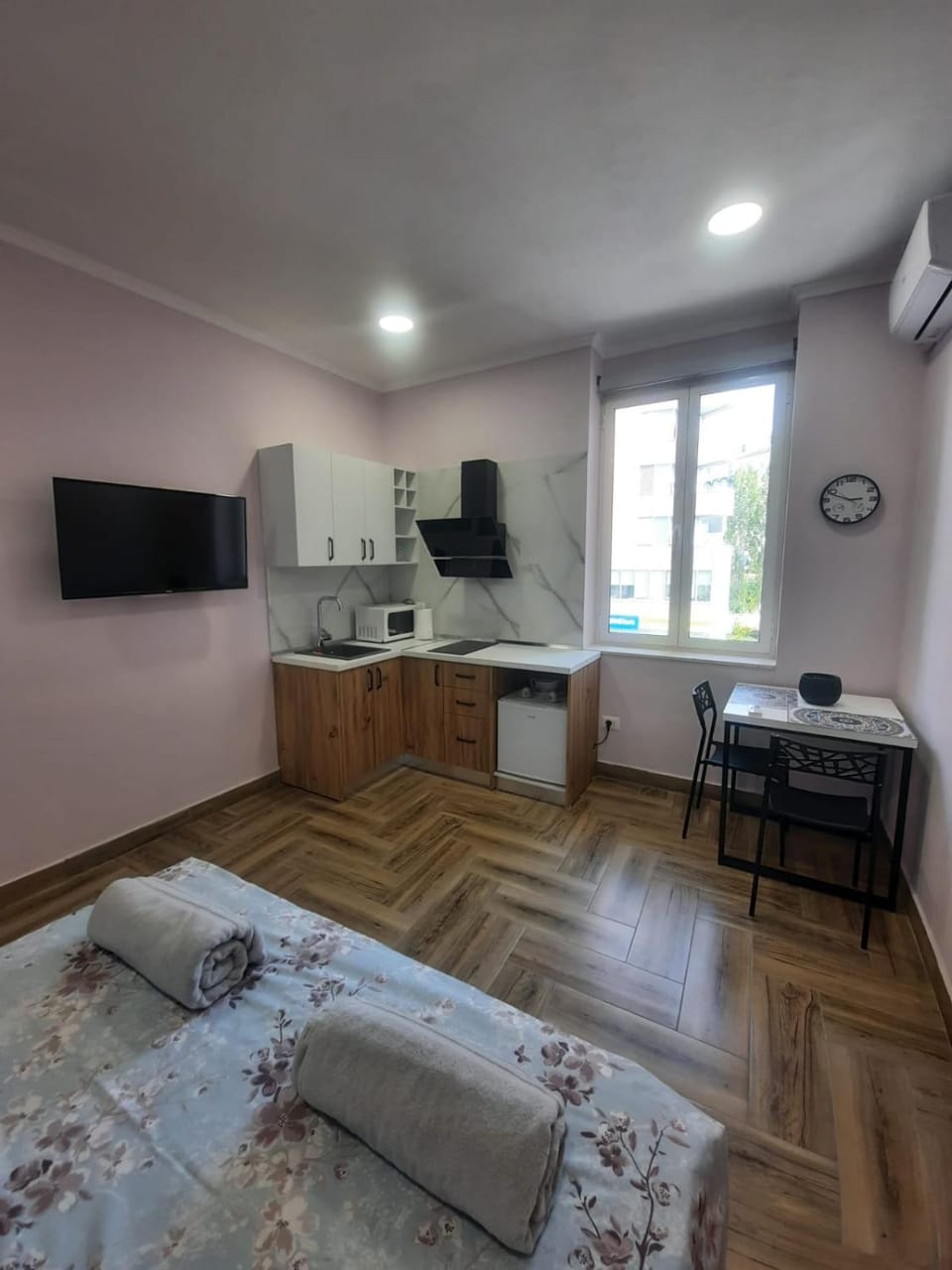2V1 - Studio 1 Apartment in Tirana