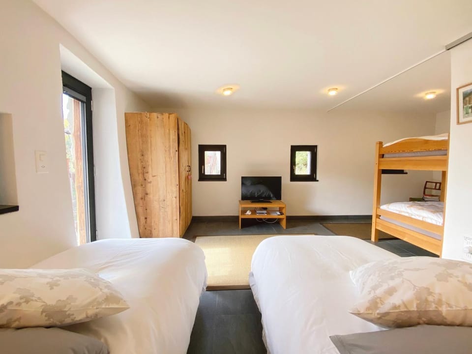 Bed, Natural landscape, Bathroom, Photo of the whole room, Evening entertainment, bunk bed, towels
