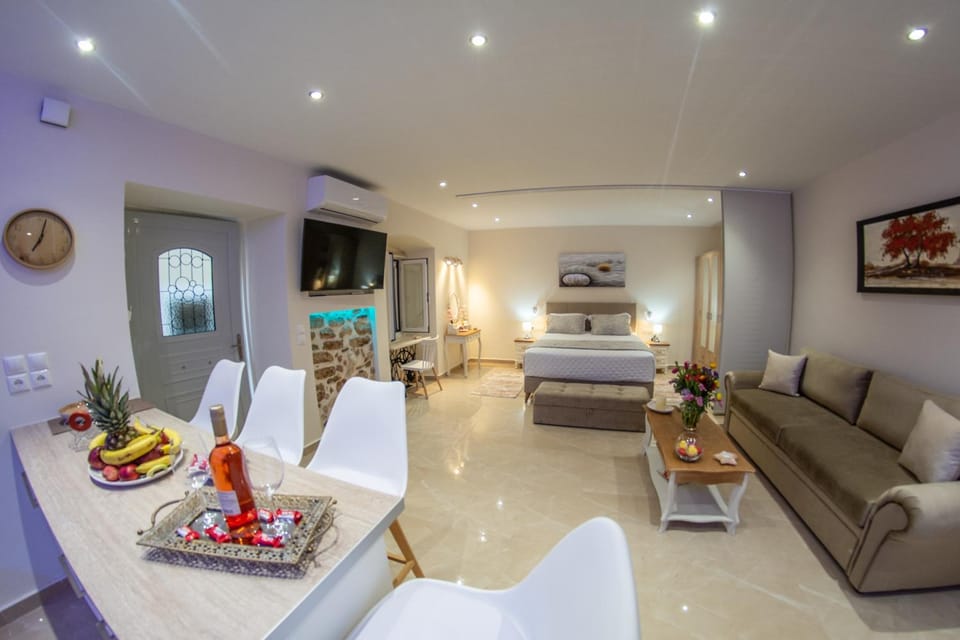 Bed, TV and multimedia, Seating area