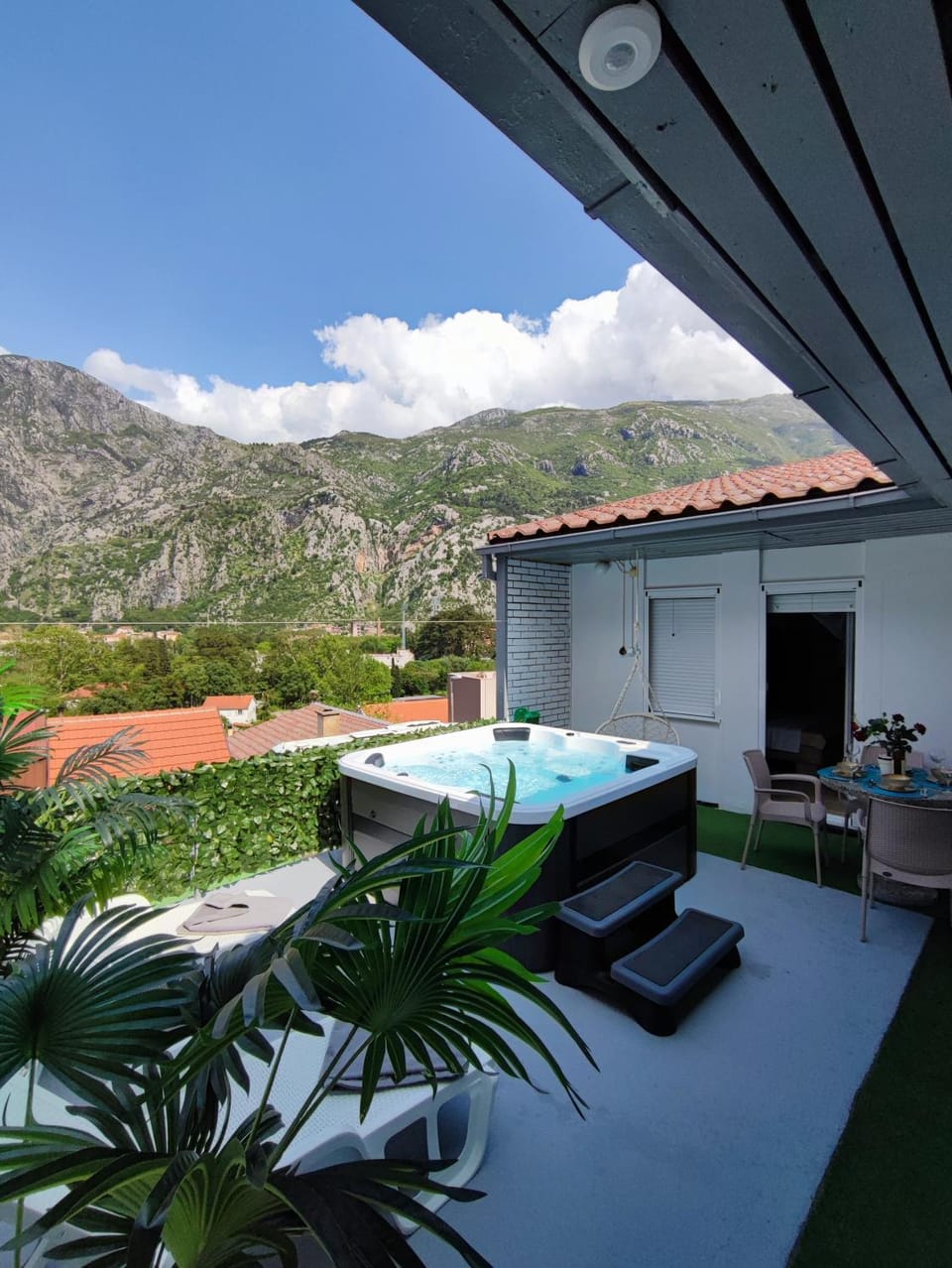 Hot Tub, Balcony/Terrace, Mountain view