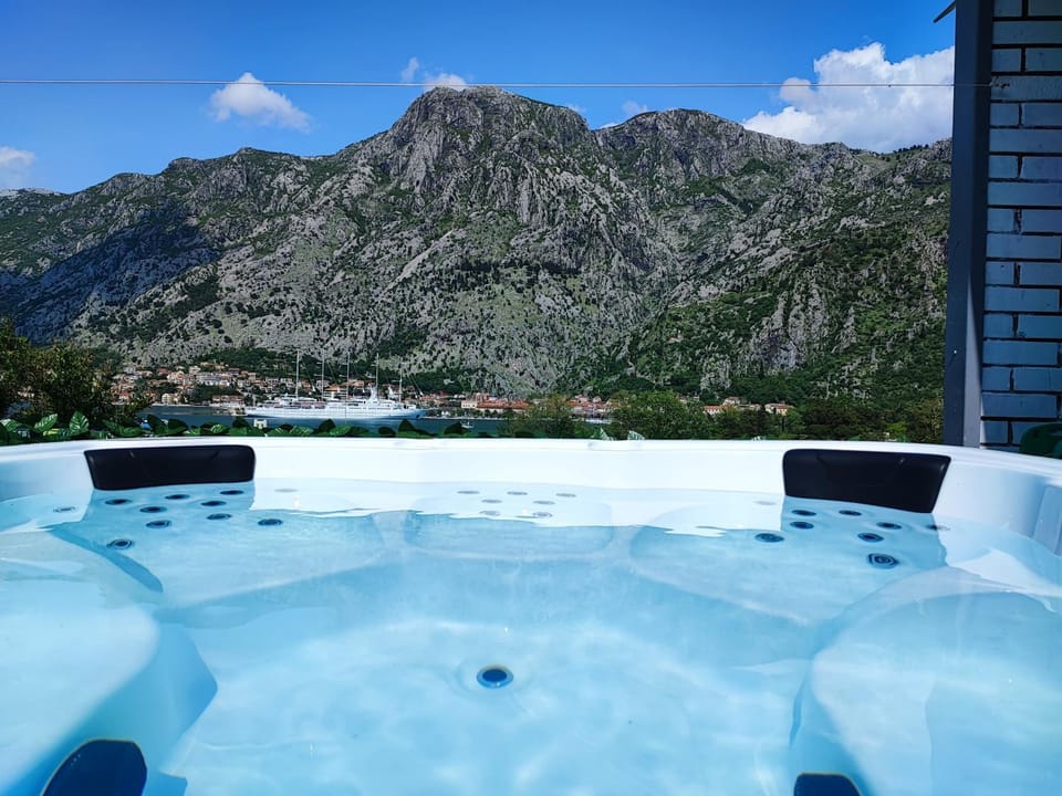 Hot Tub, Mountain view, Sea view