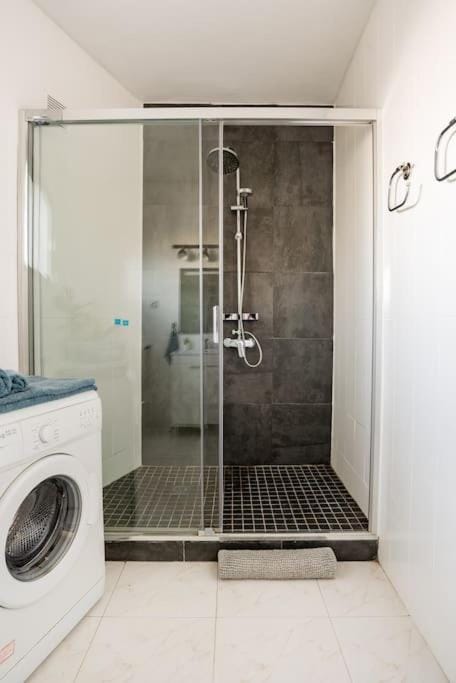 Shower, Bathroom, washing machine, dryer