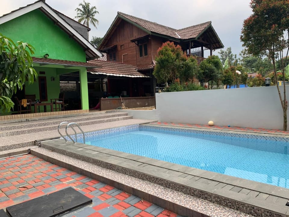Villa Ainun Vacation rental in Cisarua