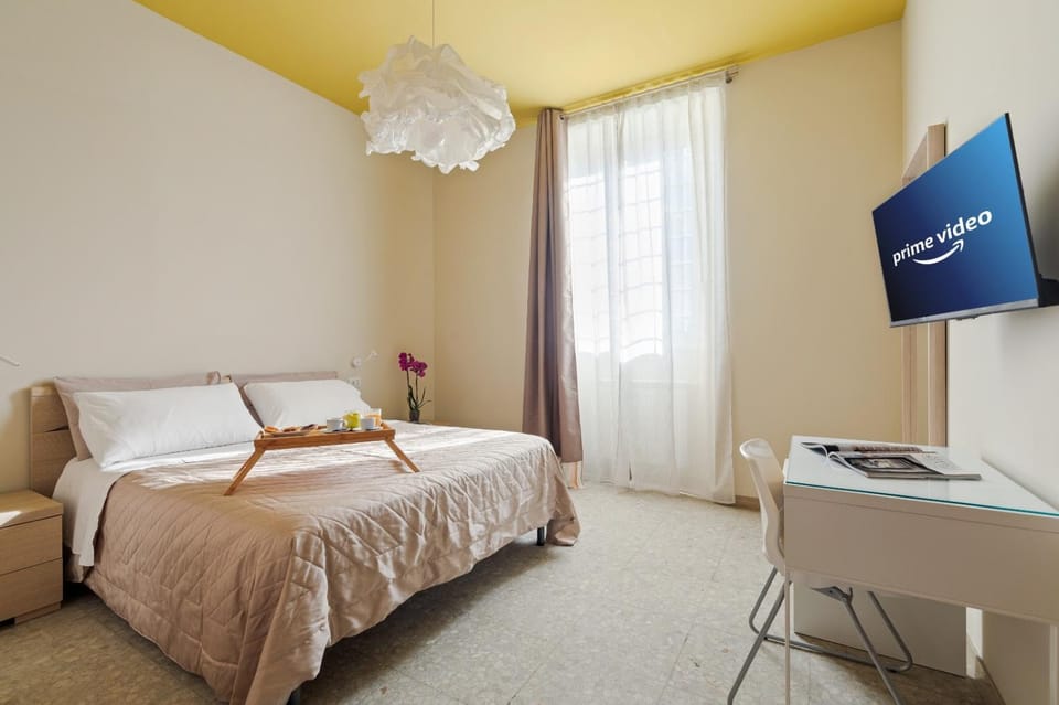 Bed, TV and multimedia, Photo of the whole room, Bedroom, hair dresser, locker, wardrobe, air conditioner