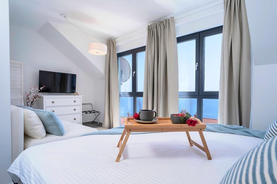 Bed, TV and multimedia, Bedroom, Sea view