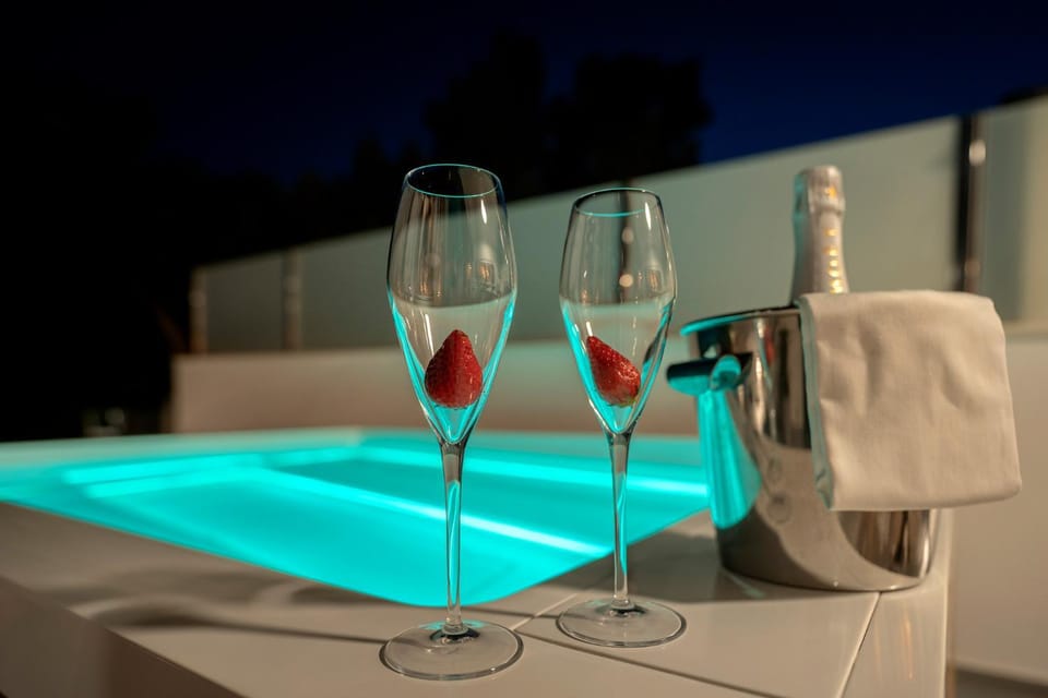 Hot Tub, Hot Tub, Decorative detail