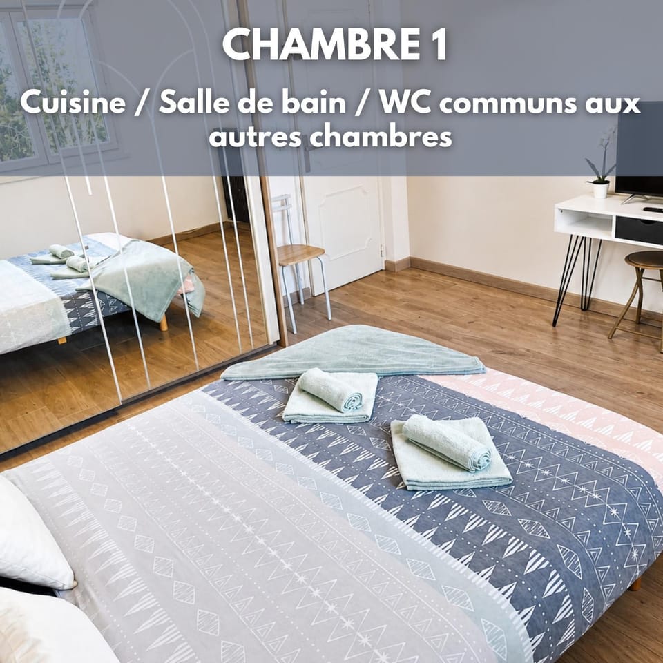 Bed, Bedroom, towels