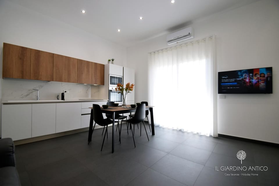 Communal lounge/ TV room, TV and multimedia, Kitchen or kitchenette, Living room, Dining area