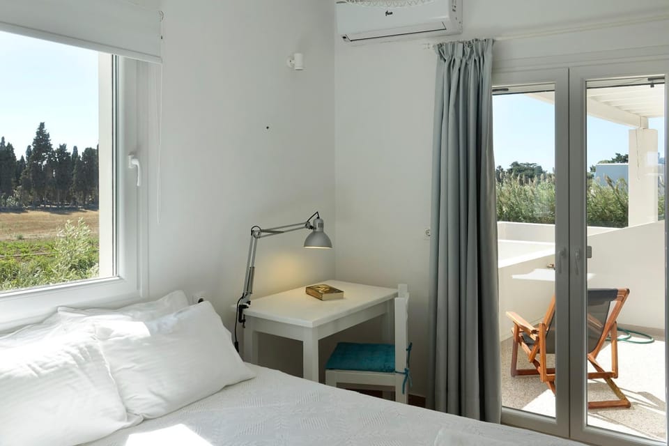 Bed, Natural landscape, Balcony/Terrace, Photo of the whole room, Bedroom, air conditioner