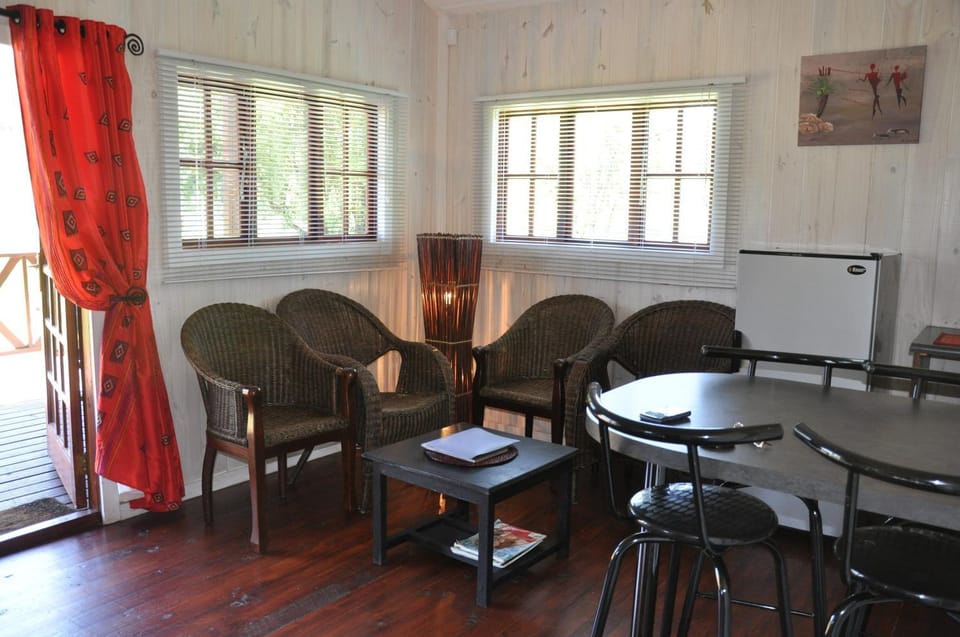 Day, Dining area