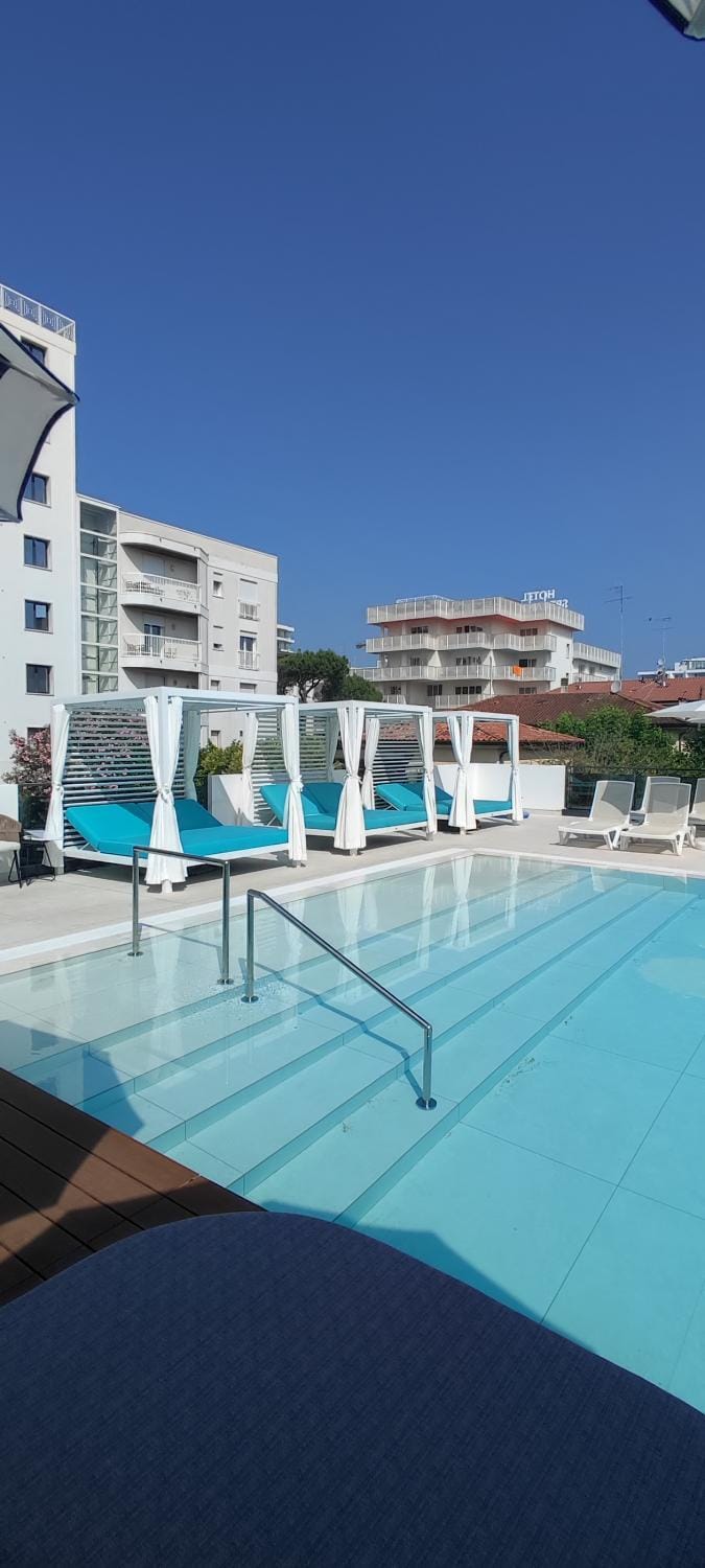 Pool view, Swimming pool, sunbed