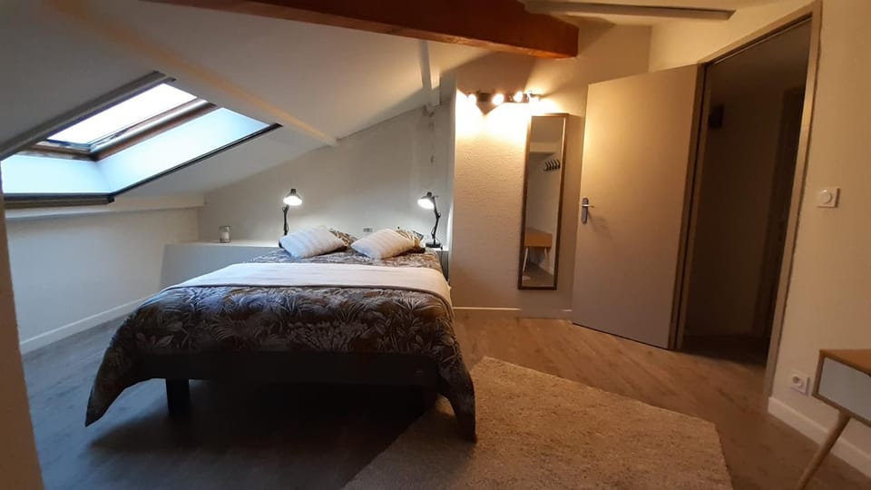 Bed, Photo of the whole room, Bedroom, Mountain view