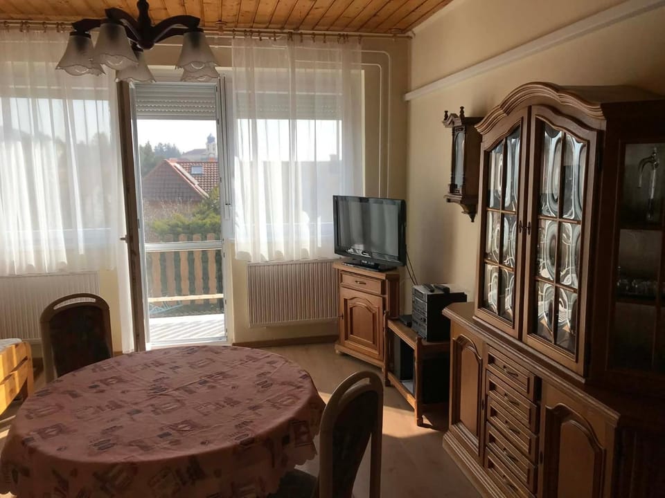 Communal lounge/ TV room, TV and multimedia