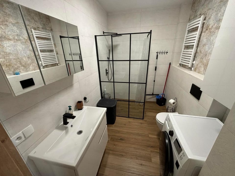 Luxoro Park Apartament Nero Apartment in Pomeranian Voivodeship