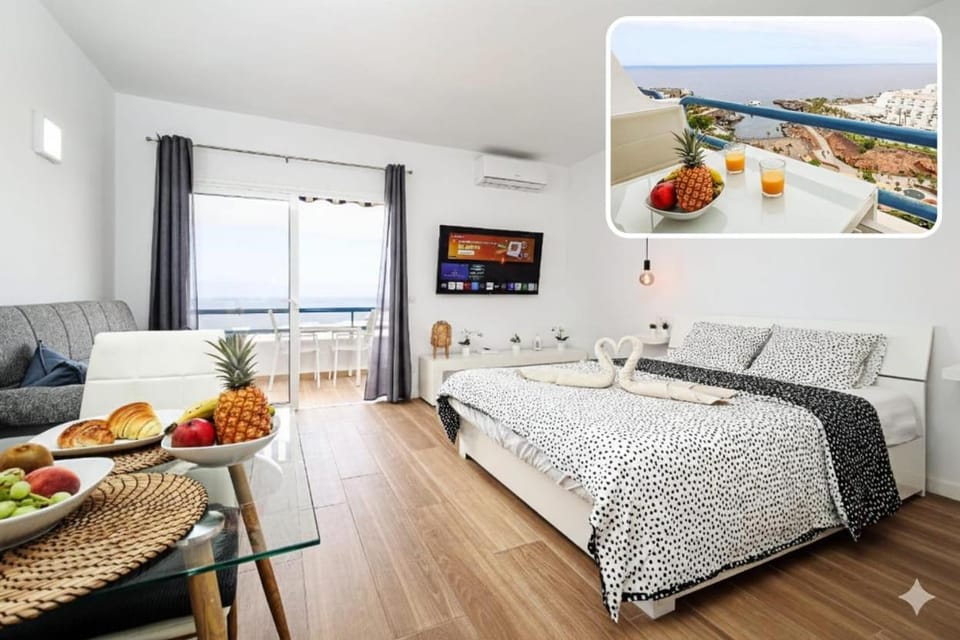 Bed, Living room, Photo of the whole room, Dining area, Bedroom