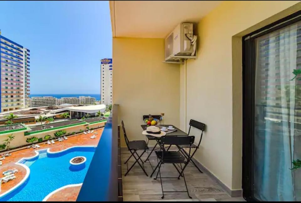 Balcony/Terrace, Seating area, Sea view, sunbed