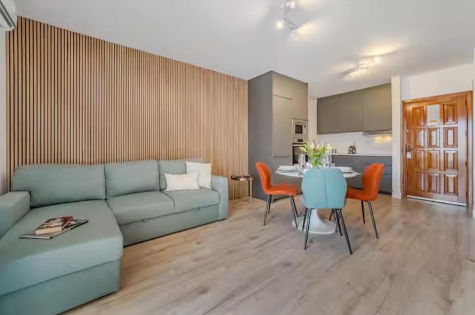 Kitchen or kitchenette, Living room, Seating area, Dining area