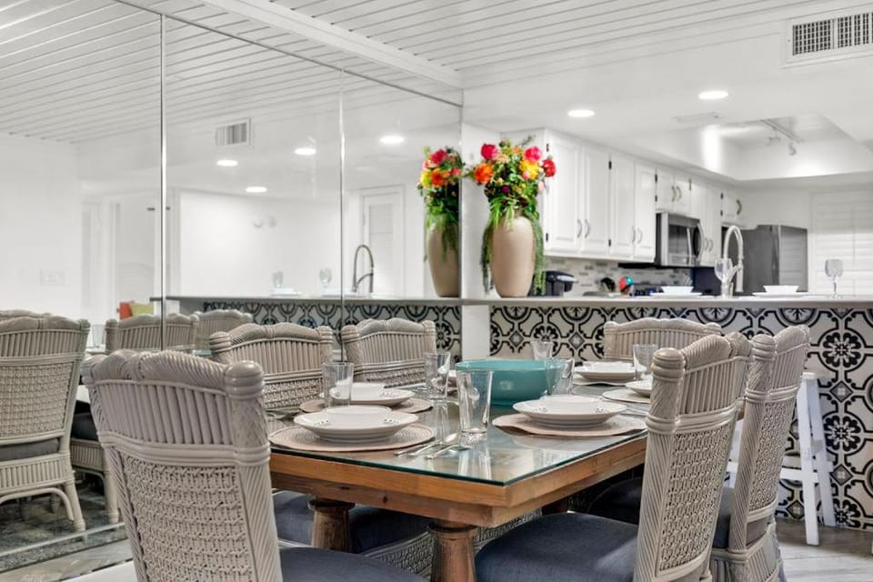 Seating area, Dining area