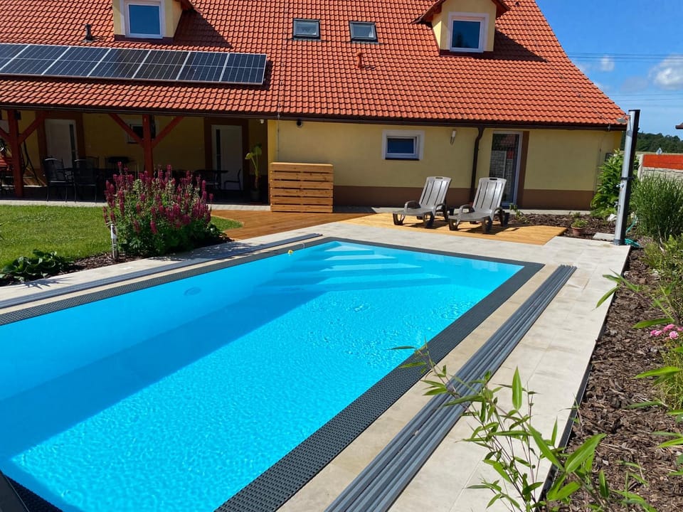 Property building, Garden, Garden view, Pool view, Swimming pool, sunbed