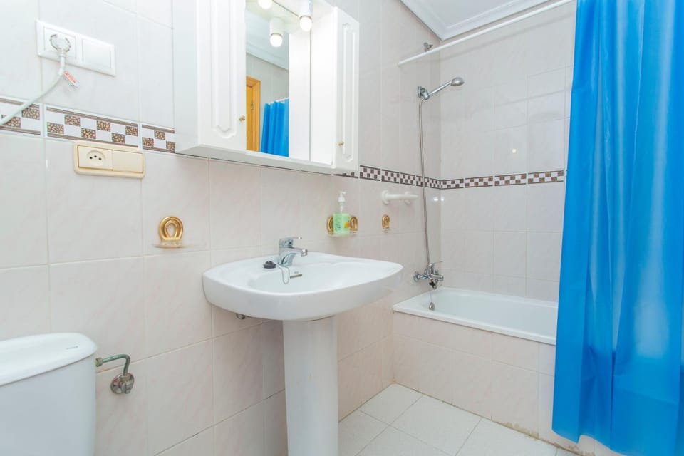 Shower, Toilet, Bathroom, Bath
