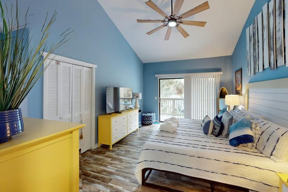 Sailmaster Common 18 House in North Forest Beach