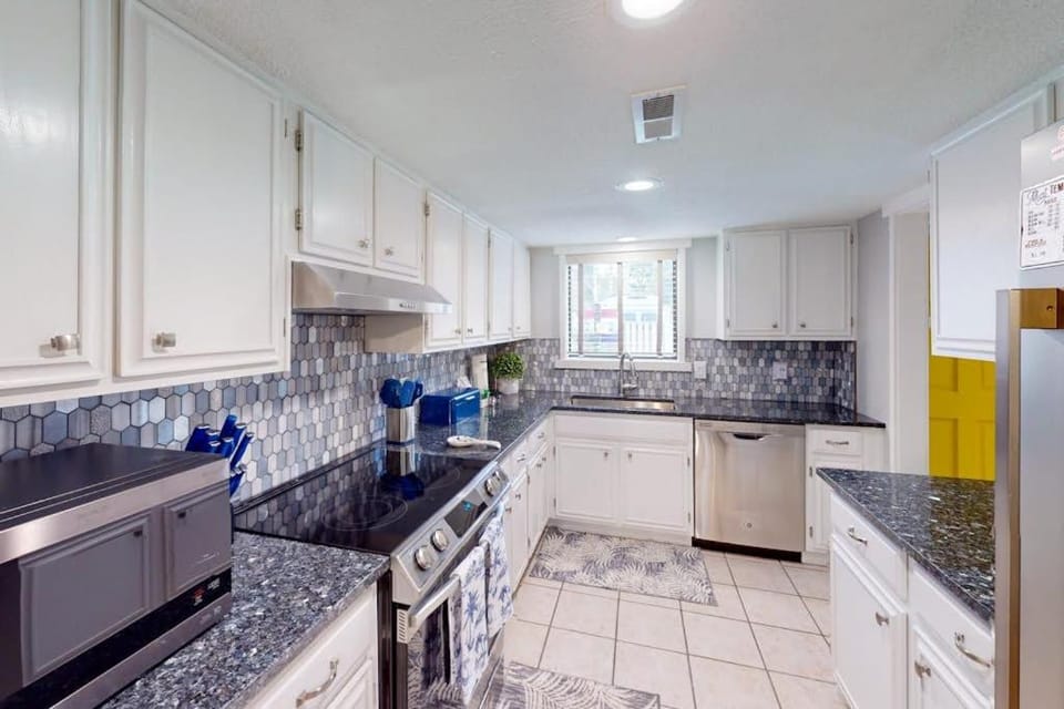 Sailmaster Common 18 House in North Forest Beach