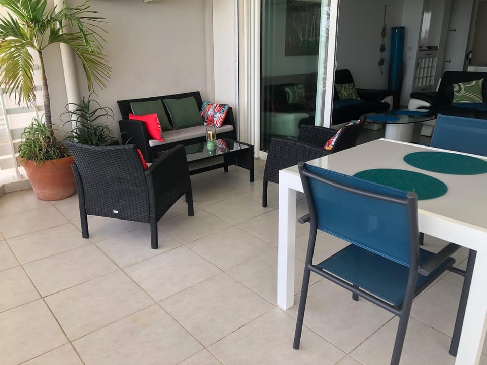 Patio, Living room, Seating area, Dining area