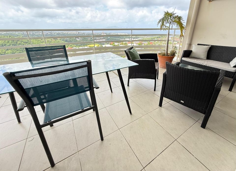 Day, View (from property/room), Balcony/Terrace, Living room, Seating area, Dining area