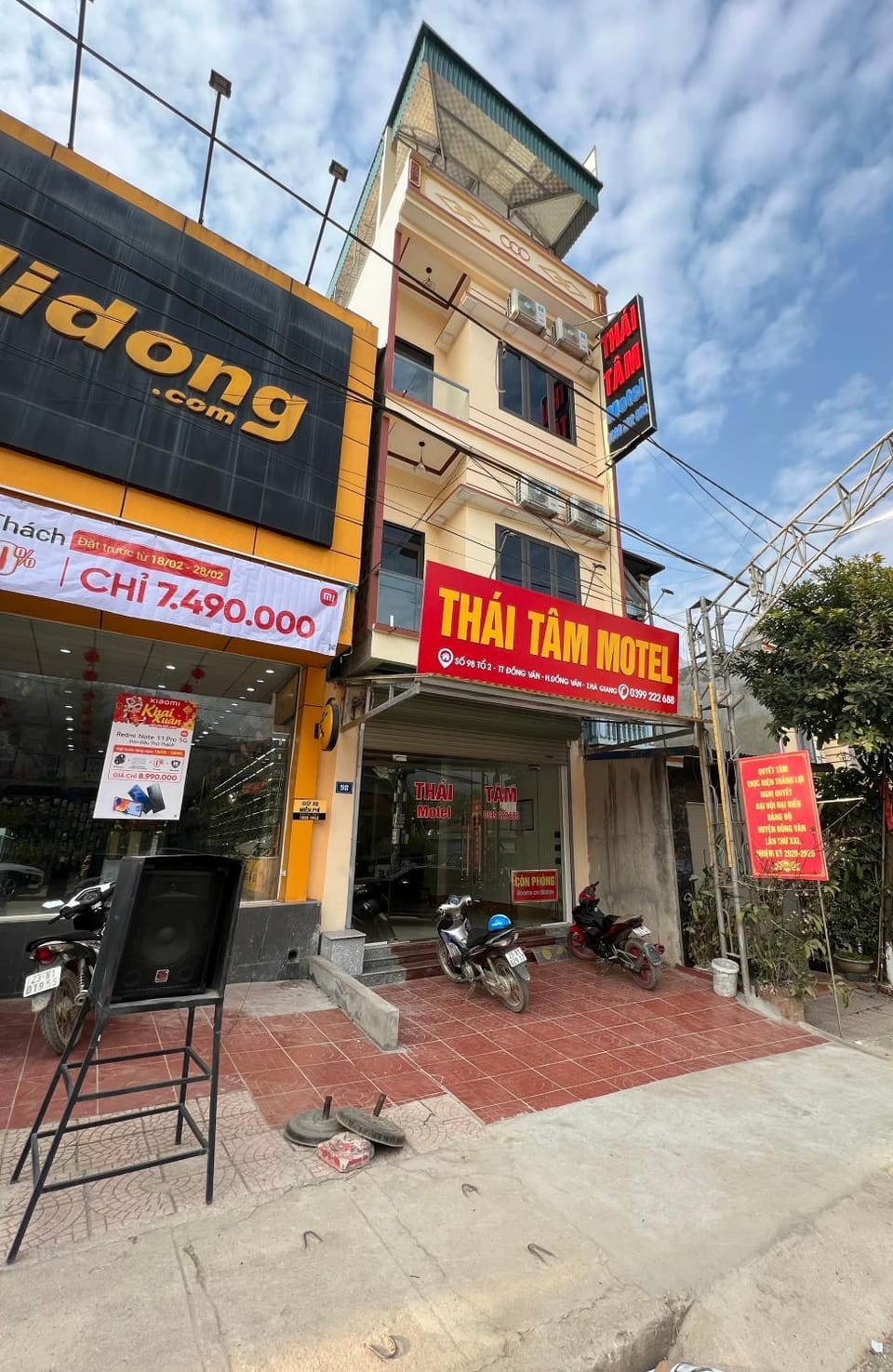 Property building, Facade/entrance, Property logo or sign