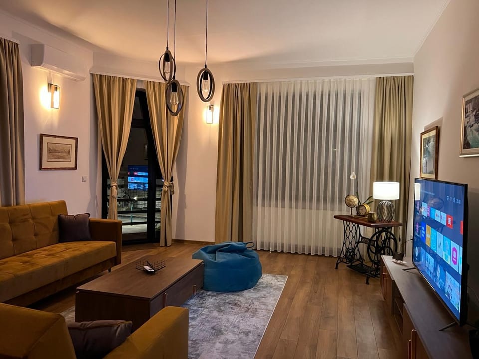 Communal lounge/ TV room, TV and multimedia, Living room, Seating area