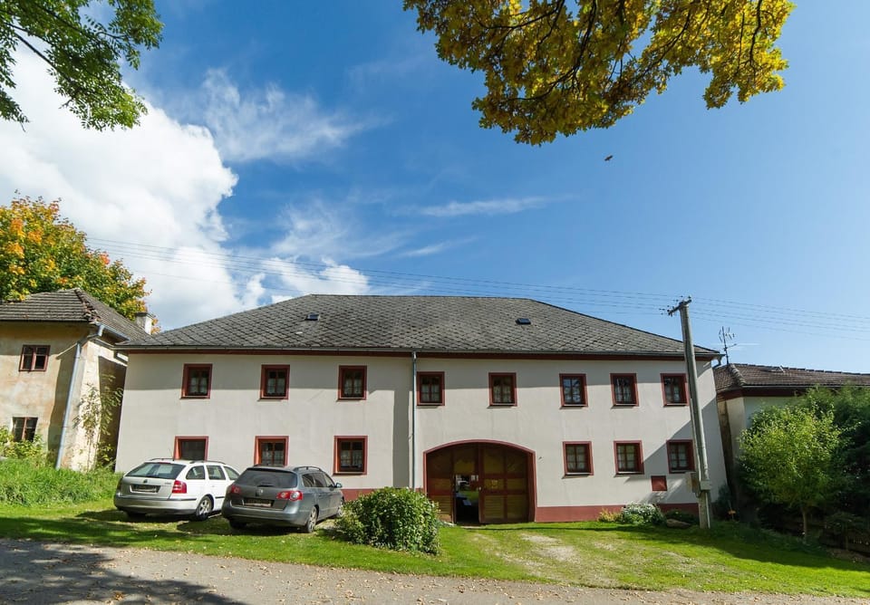 Facade/entrance, Off site