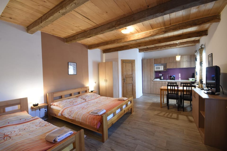 Bed, Photo of the whole room, Dining area