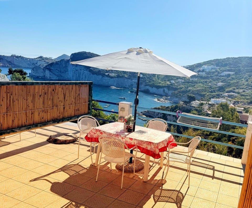 Ponzamania La terrazza di Cala Feola Apartment in Le Forna